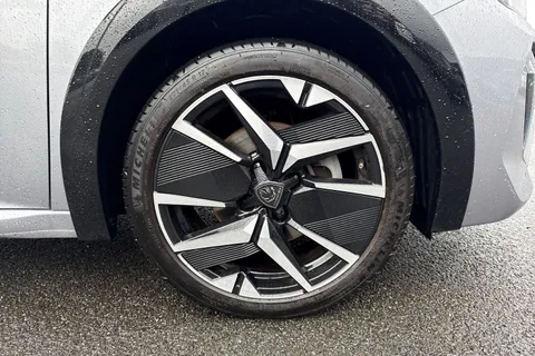 KO74XLB PEUGEOT 208 1.2 PureTech GT Euro 6 (s/s) 5dr Thumbnail #10