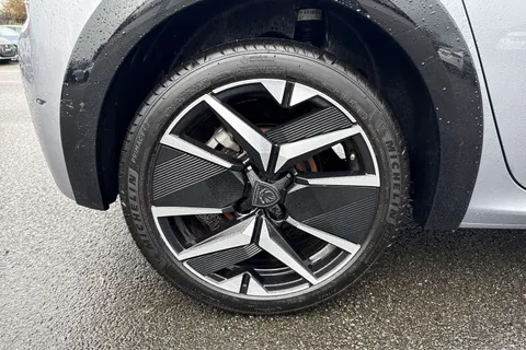 KO74XLB PEUGEOT 208 1.2 PureTech GT Euro 6 (s/s) 5dr Thumbnail #11