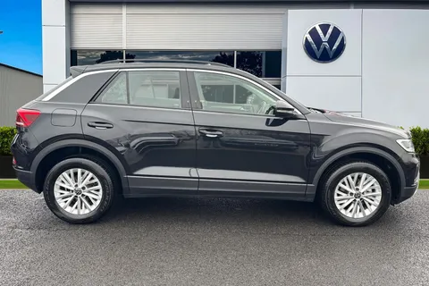 GJ74UMU Volkswagen T-Roc 1.5 TSI Life 5dr DSG Thumbnail #4