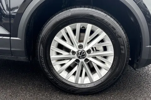 GJ74UMU Volkswagen T-Roc 1.5 TSI Life 5dr DSG Thumbnail #12