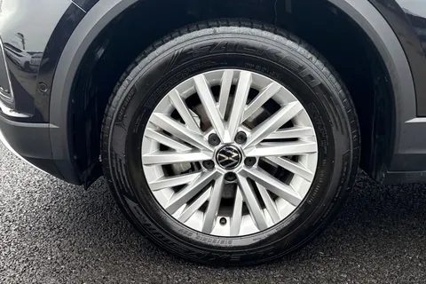 GJ74UMU Volkswagen T-Roc 1.5 TSI Life 5dr DSG Thumbnail #13