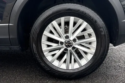 GJ74UMU Volkswagen T-Roc 1.5 TSI Life 5dr DSG Thumbnail #14