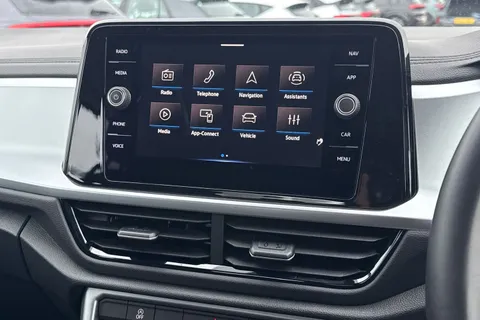 GJ74UMU Volkswagen T-Roc 1.5 TSI Life 5dr DSG Thumbnail #18