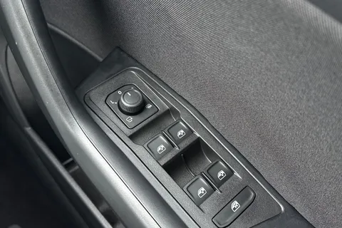 GJ74UMU Volkswagen T-Roc 1.5 TSI Life 5dr DSG Thumbnail #22