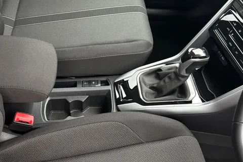 GJ74UMU Volkswagen T-Roc 1.5 TSI Life 5dr DSG Thumbnail #24