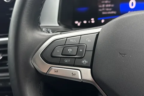 GJ74UMU Volkswagen T-Roc 1.5 TSI Life 5dr DSG Thumbnail #32