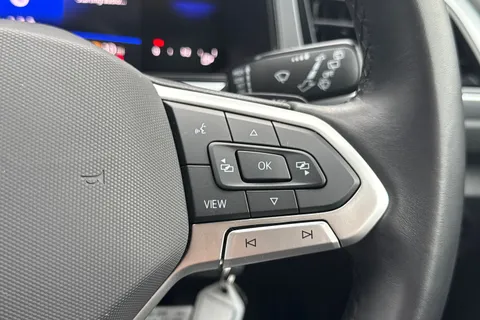 GJ74UMU Volkswagen T-Roc 1.5 TSI Life 5dr DSG Thumbnail #33