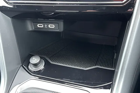 GJ74UMU Volkswagen T-Roc 1.5 TSI Life 5dr DSG Thumbnail #34