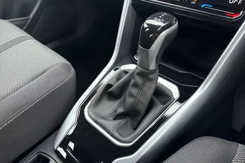 GJ74UMU Volkswagen T-Roc 1.5 TSI Life 5dr DSG Thumbnail #35