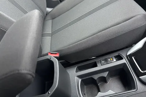 GJ74UMU Volkswagen T-Roc 1.5 TSI Life 5dr DSG Thumbnail #36