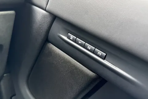 KM74OTP Land Rover Range Rover Evoque 2.0 D200 Dynamic HSE 5dr Thumbnail #27