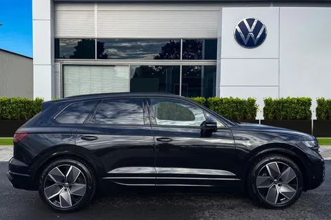 AU75NVT Volkswagen Touareg 3.0 V6 TDI 4Motion 286 Black Edition 5dr Tip Auto **TOW BAR** Thumbnail #4