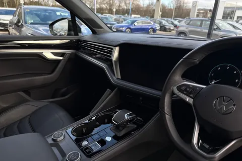 AU75NVT Volkswagen Touareg 3.0 V6 TDI 4Motion 286 Black Edition 5dr Tip Auto **TOW BAR** Thumbnail #21