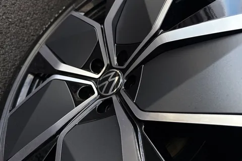 AU75NVT Volkswagen Touareg 3.0 V6 TDI 4Motion 286 Black Edition 5dr Tip Auto **TOW BAR** Thumbnail #28