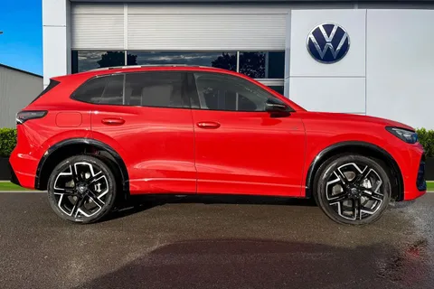 DF25UEJ Volkswagen Tiguan 1.5 TSI 272 eHybrid R-Line DSG⭐Comfort Package, Leather, Sunroof, IQ lights Thumbnail #3