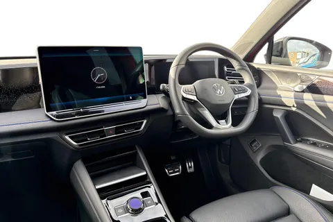 DF25UEJ Volkswagen Tiguan 1.5 TSI 272 eHybrid R-Line DSG⭐Comfort Package, Leather, Sunroof, IQ lights Thumbnail #15