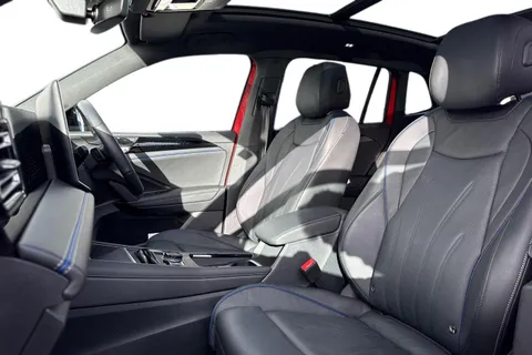 DF25UEJ Volkswagen Tiguan 1.5 TSI 272 eHybrid R-Line DSG⭐Comfort Package, Leather, Sunroof, IQ lights Thumbnail #16