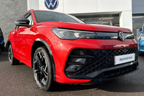 DF25UEJ Volkswagen Tiguan 1.5 TSI 272 eHybrid R-Line DSG⭐Comfort Package, Leather, Sunroof, IQ lights Thumbnail #27