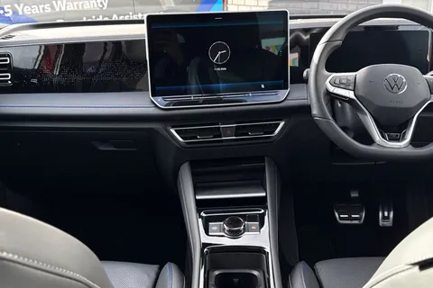 DF25UEJ Volkswagen Tiguan 1.5 TSI 272 eHybrid R-Line DSG⭐Comfort Package, Leather, Sunroof, IQ lights Thumbnail #39