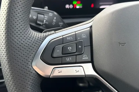 DF25UEJ Volkswagen Tiguan 1.5 TSI 272 eHybrid R-Line DSG⭐Comfort Package, Leather, Sunroof, IQ lights Thumbnail #43