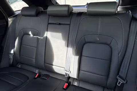 KP21BFX Jaguar F-Pace 3.0 D300 MHEV R-Dynamic HSE Auto AWD Euro 6 (s/s) 5dr Thumbnail #19