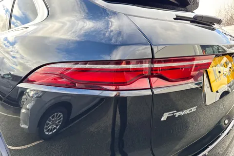KP21BFX Jaguar F-Pace 3.0 D300 MHEV R-Dynamic HSE Auto AWD Euro 6 (s/s) 5dr Thumbnail #25