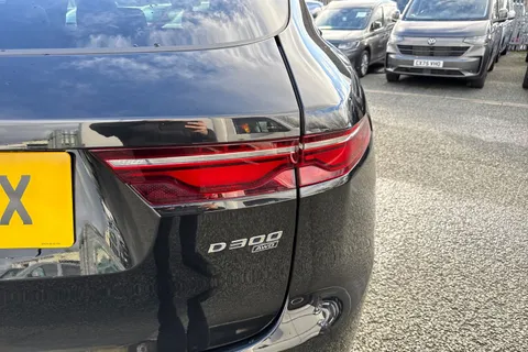 KP21BFX Jaguar F-Pace 3.0 D300 MHEV R-Dynamic HSE Auto AWD Euro 6 (s/s) 5dr Thumbnail #26