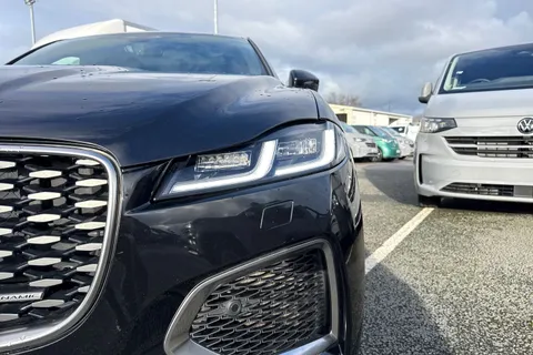 KP21BFX Jaguar F-Pace 3.0 D300 MHEV R-Dynamic HSE Auto AWD Euro 6 (s/s) 5dr Thumbnail #31