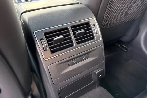 KP21BFX Jaguar F-Pace 3.0 D300 MHEV R-Dynamic HSE Auto AWD Euro 6 (s/s) 5dr Thumbnail #36