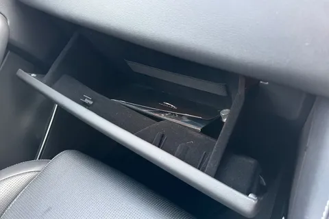 KP21BFX Jaguar F-Pace 3.0 D300 MHEV R-Dynamic HSE Auto AWD Euro 6 (s/s) 5dr Thumbnail #44