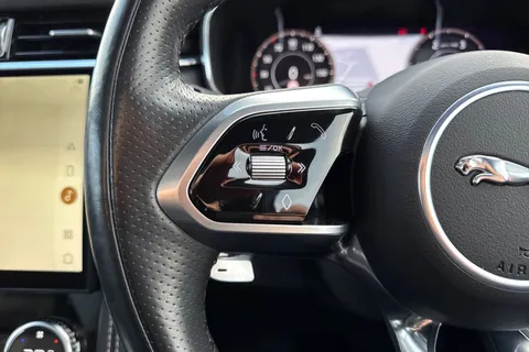 KP21BFX Jaguar F-Pace 3.0 D300 MHEV R-Dynamic HSE Auto AWD Euro 6 (s/s) 5dr Thumbnail #47