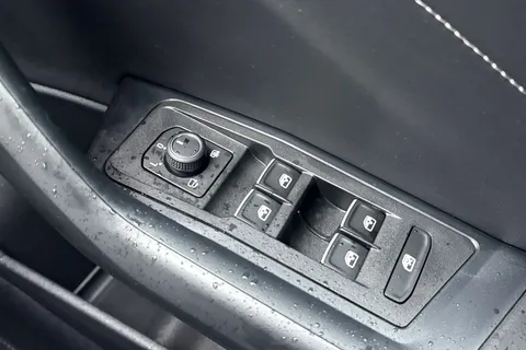 KR25XBV Volkswagen T-Roc 2.0 TDI 150 EVO R-Line 5dr DSG**PAN ROOF + REVESING CAMERA + 18' NEVADA ALL Thumbnail #22