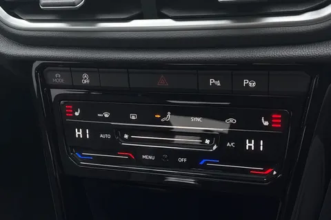 KR25XBV Volkswagen T-Roc 2.0 TDI 150 EVO R-Line 5dr DSG**PAN ROOF + REVESING CAMERA + 18' NEVADA ALL Thumbnail #23