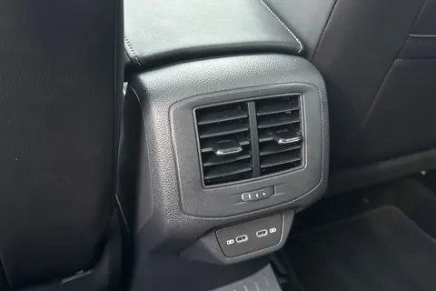 KR25XBV Volkswagen T-Roc 2.0 TDI 150 EVO R-Line 5dr DSG**PAN ROOF + REVESING CAMERA + 18' NEVADA ALL Thumbnail #31