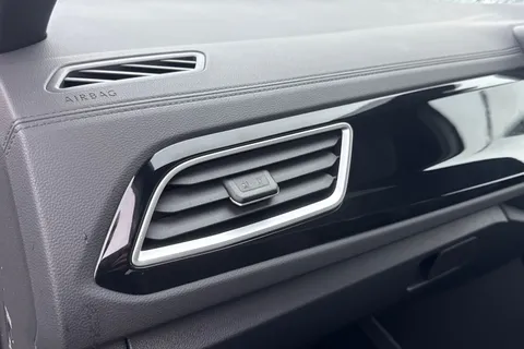 KR25XBV Volkswagen T-Roc 2.0 TDI 150 EVO R-Line 5dr DSG**PAN ROOF + REVESING CAMERA + 18' NEVADA ALL Thumbnail #33