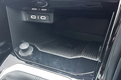 KR25XBV Volkswagen T-Roc 2.0 TDI 150 EVO R-Line 5dr DSG**PAN ROOF + REVESING CAMERA + 18' NEVADA ALL Thumbnail #39