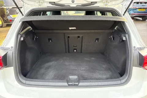 KS70UOC Volkswagen Golf 2.0 TDI 150 R-Line 5dr DSG ⭐18' Bergamo alloys, Winter pack, Rear view came Thumbnail #7