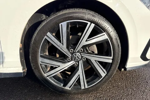 KS70UOC Volkswagen Golf 2.0 TDI 150 R-Line 5dr DSG ⭐18' Bergamo alloys, Winter pack, Rear view came Thumbnail #10