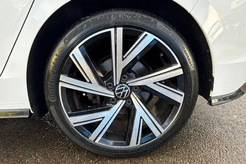 KS70UOC Volkswagen Golf 2.0 TDI 150 R-Line 5dr DSG ⭐18' Bergamo alloys, Winter pack, Rear view came Thumbnail #11