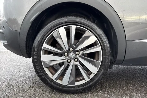 DC19CWM PEUGEOT 3008 1.2 PureTech GT Line Euro 6 (s/s) 5dr Thumbnail #12
