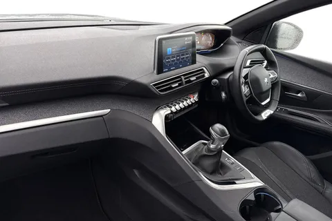 DC19CWM PEUGEOT 3008 1.2 PureTech GT Line Euro 6 (s/s) 5dr Thumbnail #16