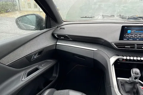 DC19CWM PEUGEOT 3008 1.2 PureTech GT Line Euro 6 (s/s) 5dr Thumbnail #21