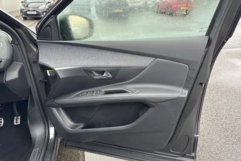 DC19CWM PEUGEOT 3008 1.2 PureTech GT Line Euro 6 (s/s) 5dr Thumbnail #22