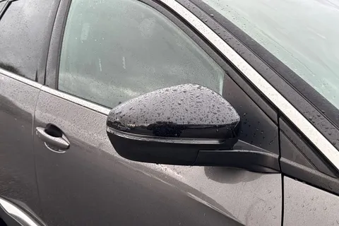 DC19CWM PEUGEOT 3008 1.2 PureTech GT Line Euro 6 (s/s) 5dr Thumbnail #30