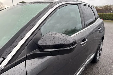 DC19CWM PEUGEOT 3008 1.2 PureTech GT Line Euro 6 (s/s) 5dr Thumbnail #32