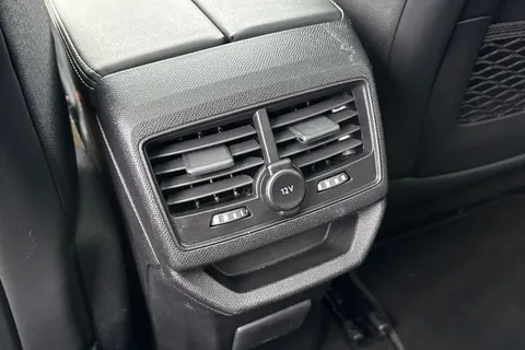 DC19CWM PEUGEOT 3008 1.2 PureTech GT Line Euro 6 (s/s) 5dr Thumbnail #37