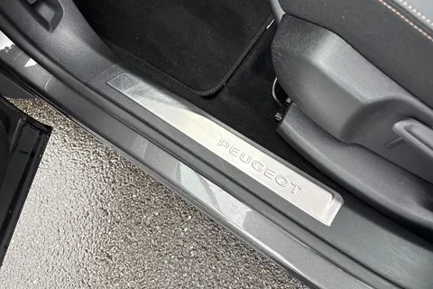 DC19CWM PEUGEOT 3008 1.2 PureTech GT Line Euro 6 (s/s) 5dr Thumbnail #38