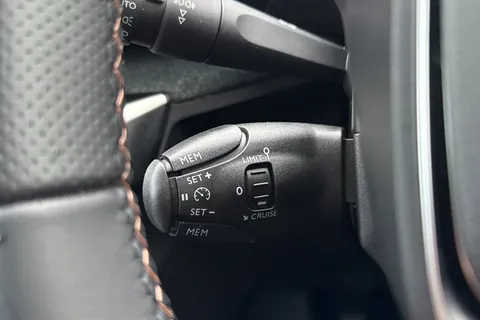 DC19CWM PEUGEOT 3008 1.2 PureTech GT Line Euro 6 (s/s) 5dr Thumbnail #42