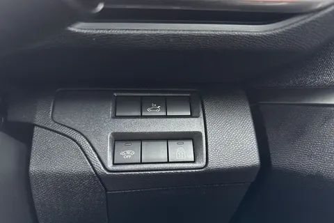 DC19CWM PEUGEOT 3008 1.2 PureTech GT Line Euro 6 (s/s) 5dr Thumbnail #44