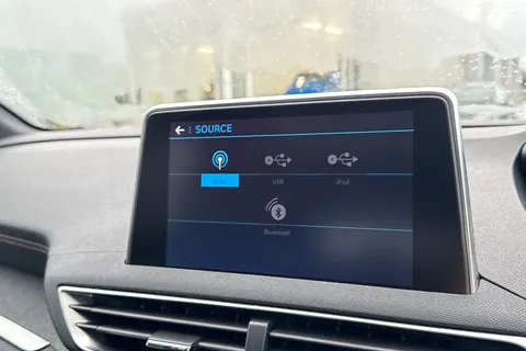 DC19CWM PEUGEOT 3008 1.2 PureTech GT Line Euro 6 (s/s) 5dr Thumbnail #50